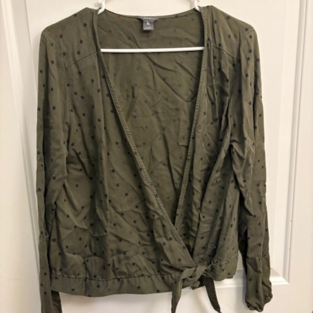 ✨ Olive Green Star Print Tie-Front Blouse - Size L